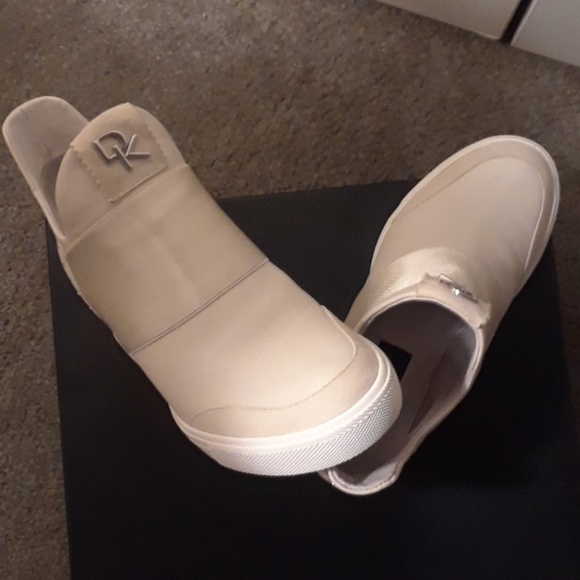 SOLD❣DKNY Women's Wedge Sneakers - Picture 2 of 3